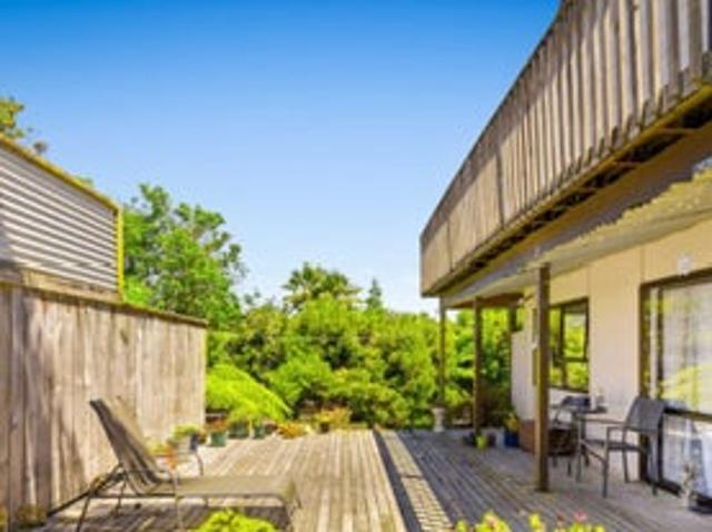 House for rent in Oratia