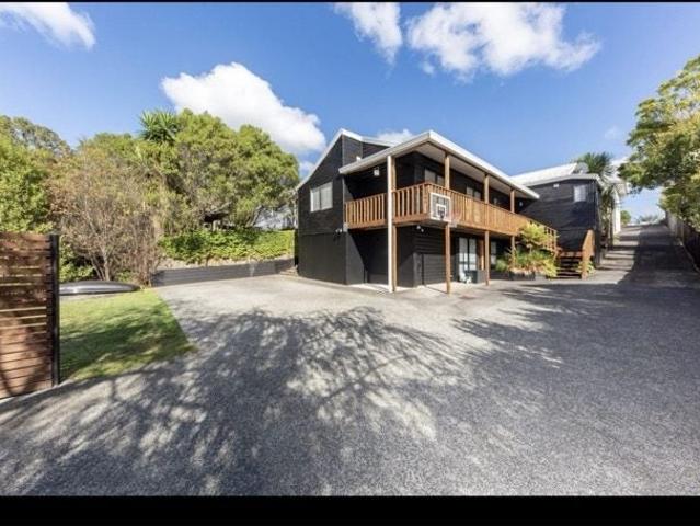 House for rent in Oratia