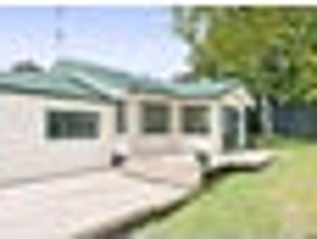 House for rent in Oratia