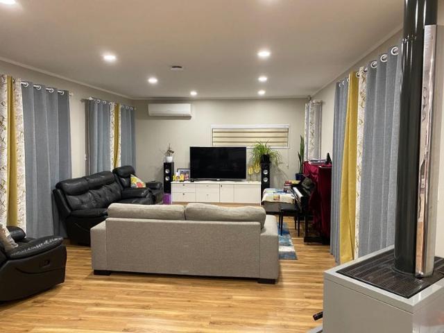 House for rent in Oratia, Oroua County