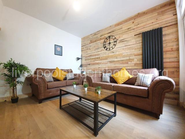 House for rent in Calderstones