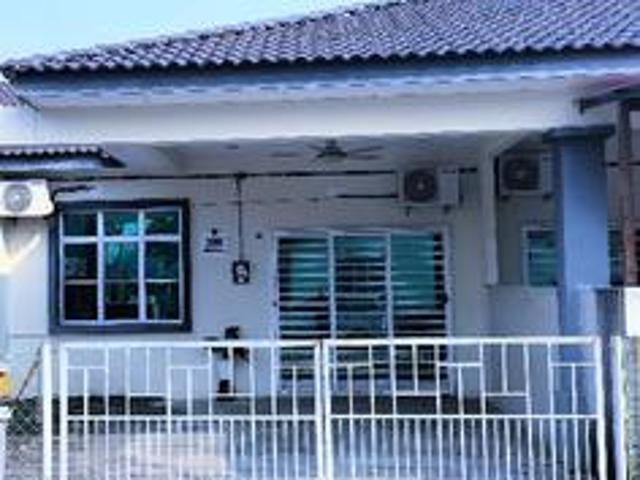 Terraced House for sale in Malaka