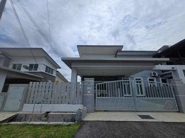 Terraced House for rent in Malaka