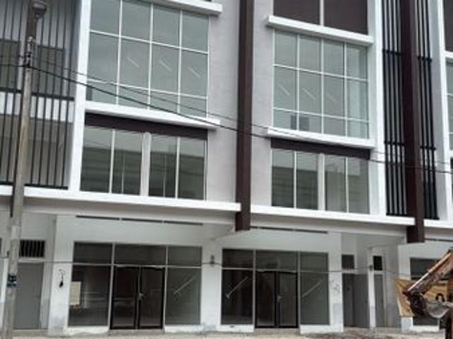 Shop for rent in Malaka