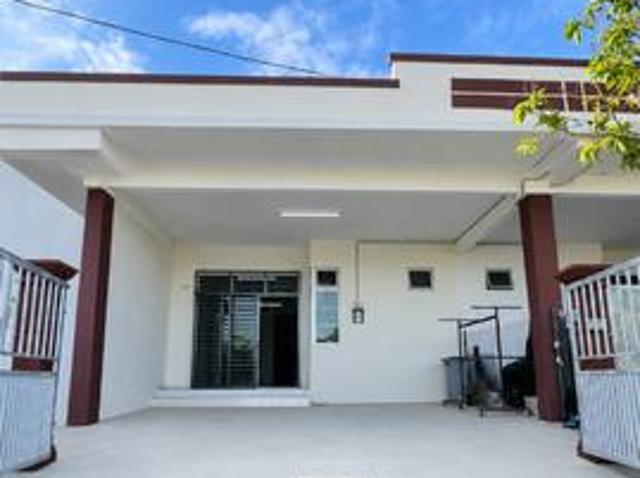 Terraced House for sale in Malaka