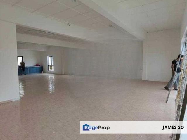 Shop for rent in Malaka
