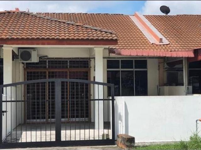 Terraced House for sale in Malaka