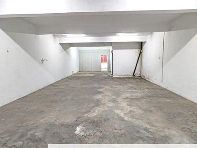 Shop for rent in Malaka