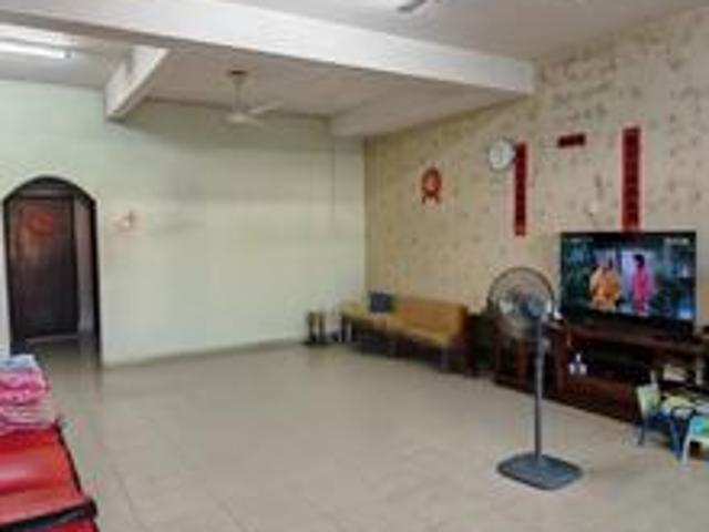 Terraced House for sale in Malaka