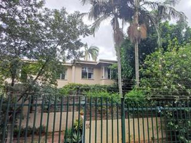 Townhouse for rent in Waterkloof, Gauteng