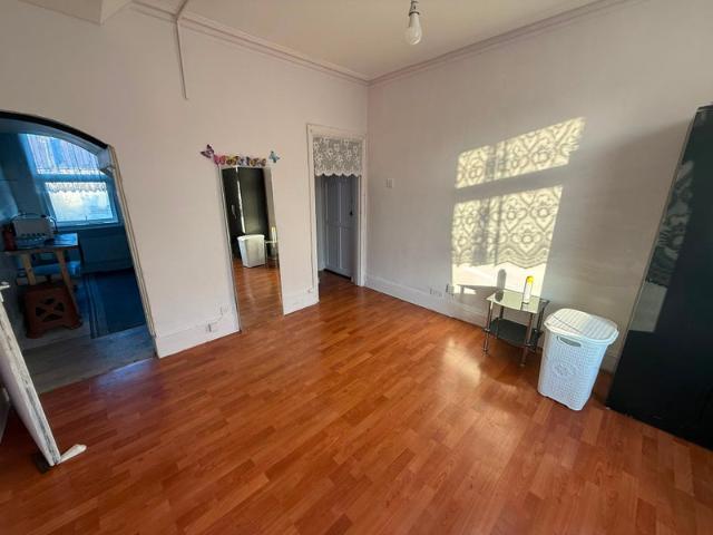 Apartment for rent in Loxford, Seven Kings
