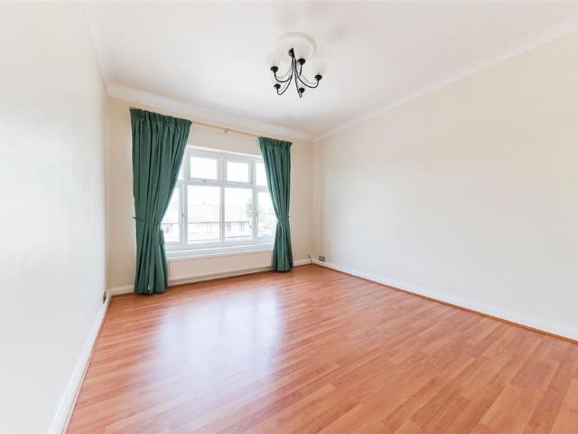 Apartment for rent in Worcester Park, Greater London