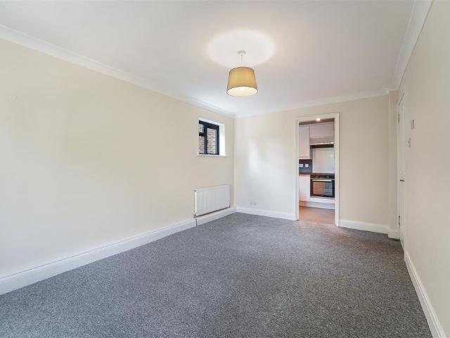 Apartment for rent in Carshalton Beeches, Greater London