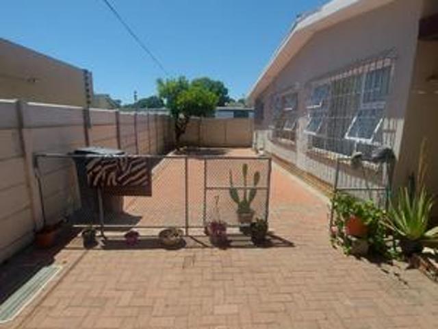Apartment for rent in Goodwood, Western Cape