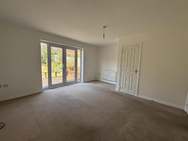 House for rent in Pen-y-ffordd, Wales