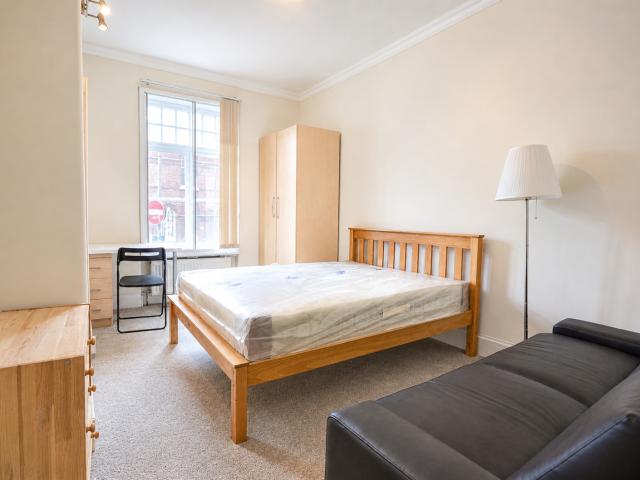Apartment for rent in West Kensington, Greater London