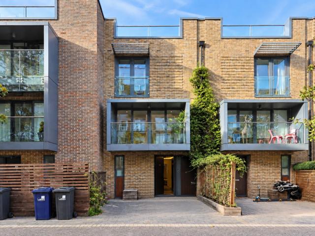 House for rent in London Borough of Ealing, Greater London