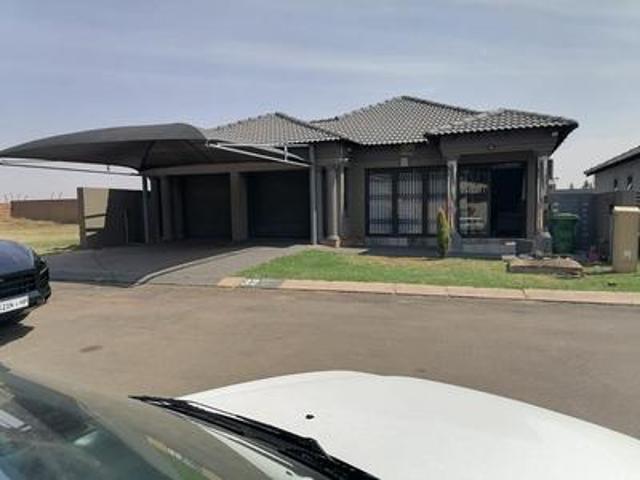 Townhouse for rent in Sundra, Mpumalanga