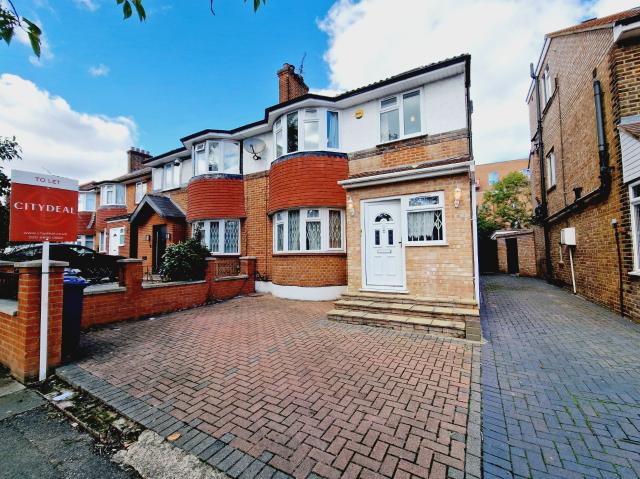 House for rent in London Borough of Ealing, Greater London