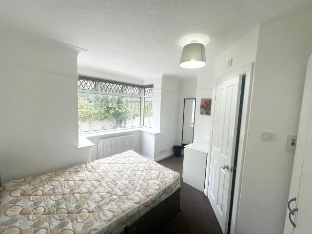 Room for rent in Burley, Leeds