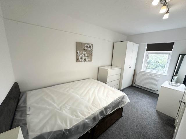 Room for rent in Burley, West Yorkshire