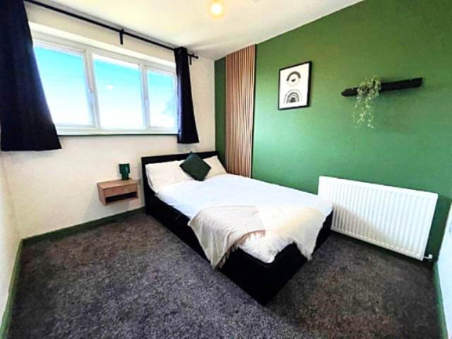Room for rent in Cross Gates, West Yorkshire