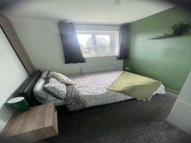 Room for rent in Cross Gates, West Yorkshire