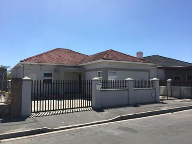 Apartment for rent in Goodwood, Western Cape