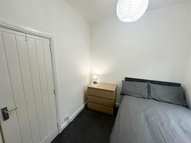 Room for rent in Kirkstall, West Yorkshire
