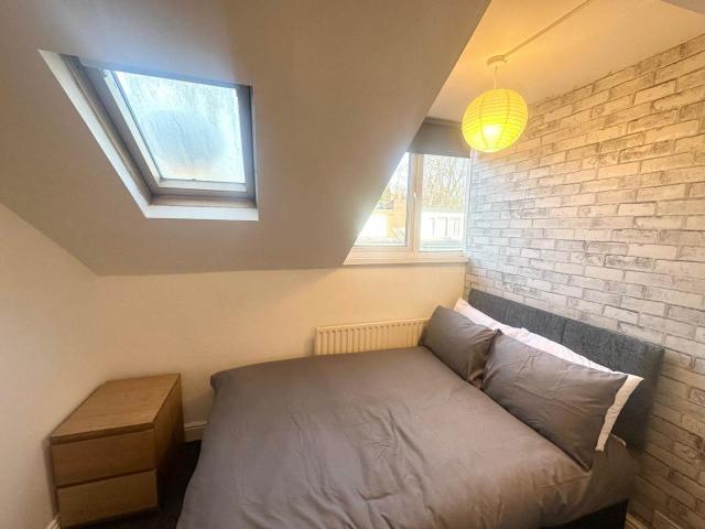 Room for rent in Kirkstall, West Yorkshire