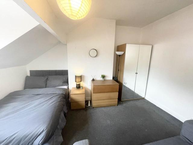 Room for rent in Kirkstall, West Yorkshire