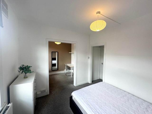 Room for rent in Burley, West Yorkshire