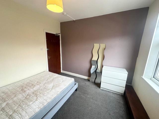 Room for rent in Burley, West Yorkshire