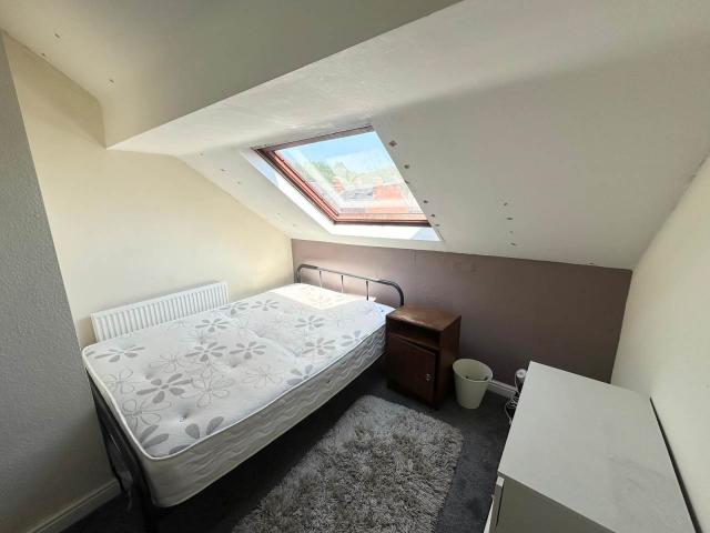 Room for rent in Burley, West Yorkshire