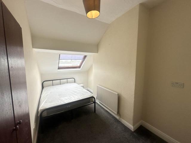 Room for rent in Burley, West Yorkshire
