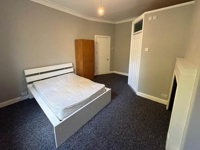 Room for rent in Harehills Corner, Leeds