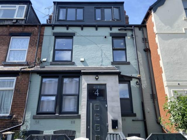 Room for rent in East End Park, West Yorkshire