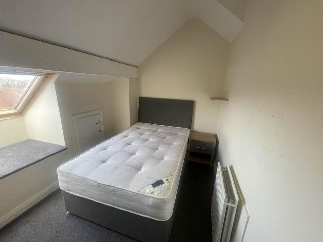 Room for rent in Beckett Park, Headingley