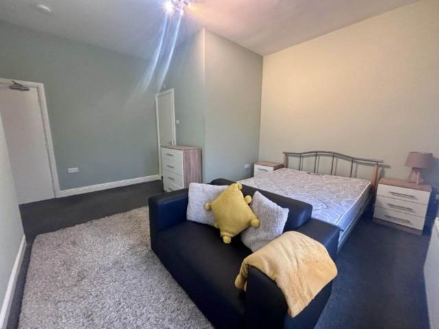 Room for rent in Churwell, West Yorkshire