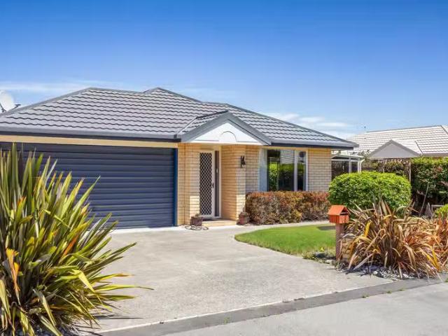 House for rent in Chaslands, Canterbury