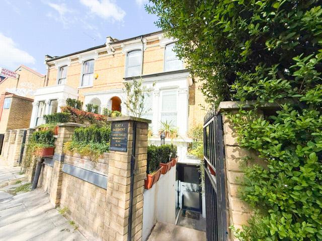 Apartment for rent in Brownswood Park, Stoke Newington