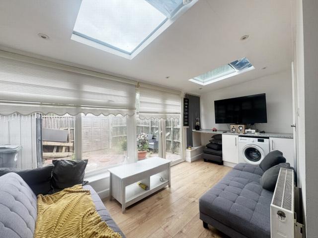 Apartment for rent in Woodford Bridge, Greater London