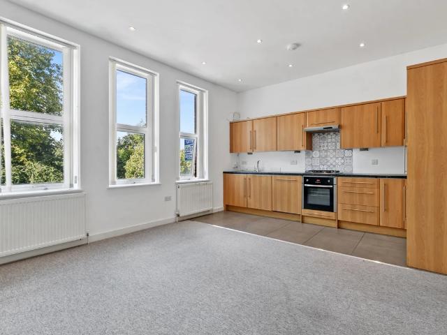 Apartment for rent in Brondesbury, Greater London