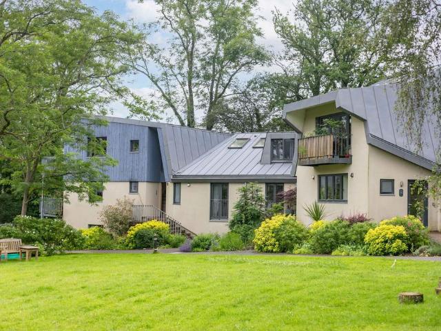 Apartment for rent in Perryfields, West Sussex