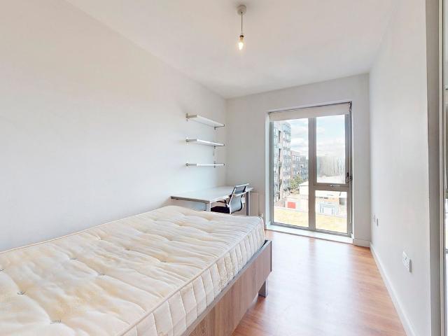 Room for rent in Mile End, Greater London