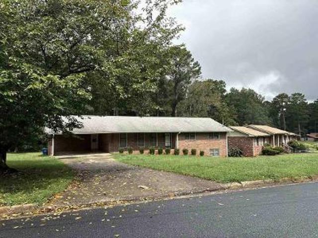 House for sale in Red Oak, Georgia