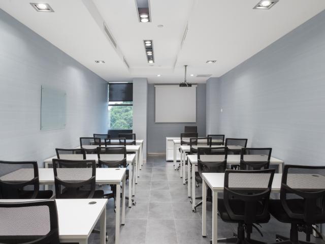 Oficina en alquiler en Los Remedios, Sevilla