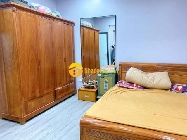 Nhà mặt phố bán