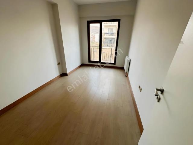 Bayrakli, İzmir içerisinde kiralık mülk