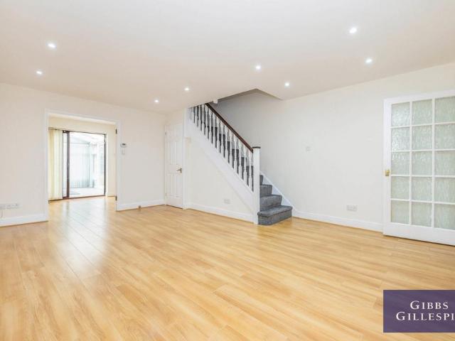 House for rent in Northwood, Greater London